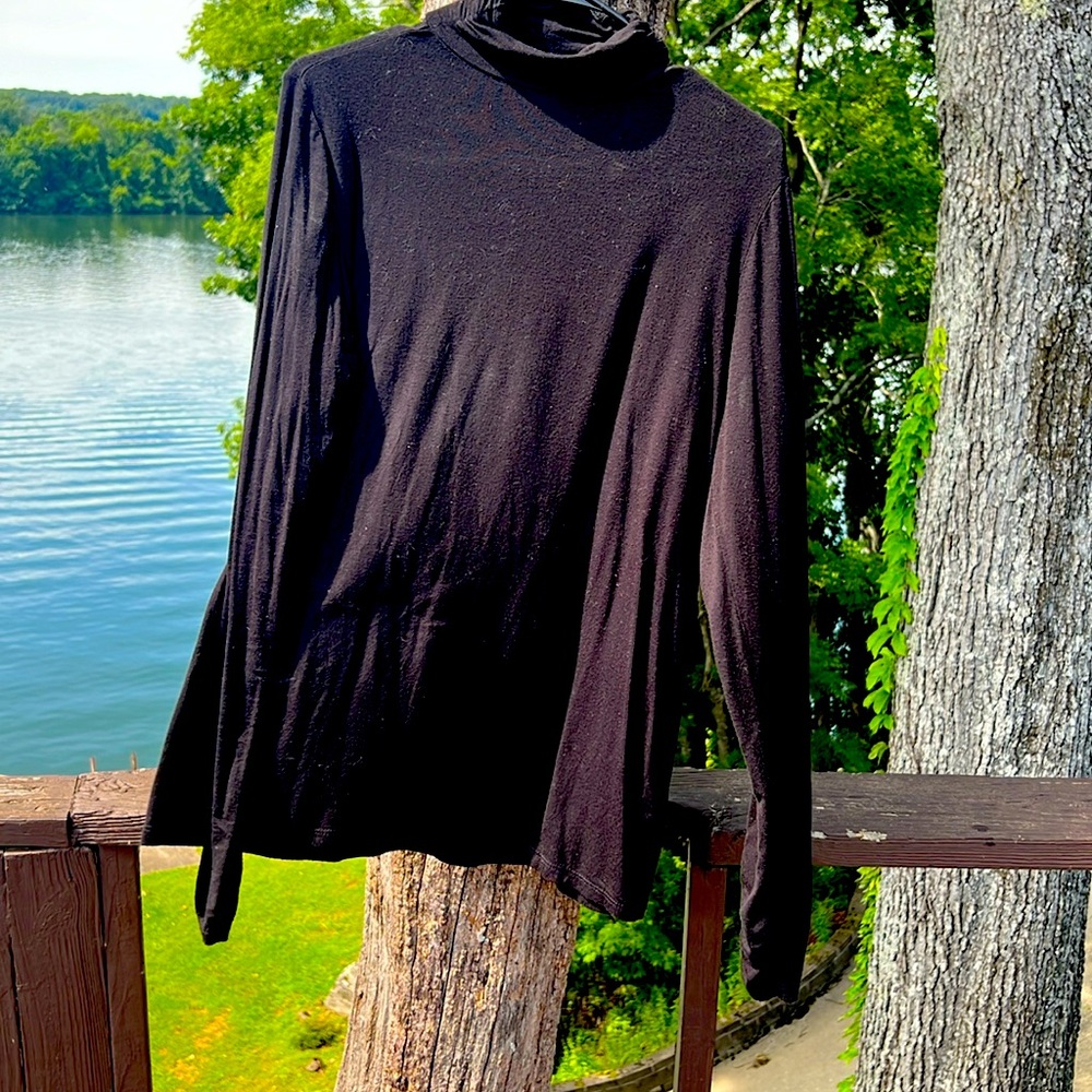 Size M - Black Longsleeve